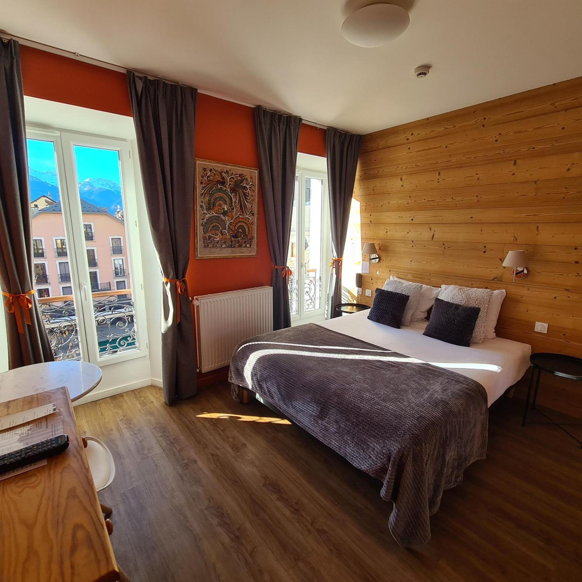 Le Grand Hotel Barcelonnette Exterior photo